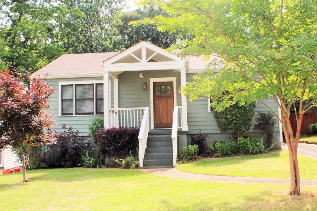 2 bedroom, 1,040 sq ft single family residence sold at 217 Ridgeland Avenue, Decatur, GA 30030