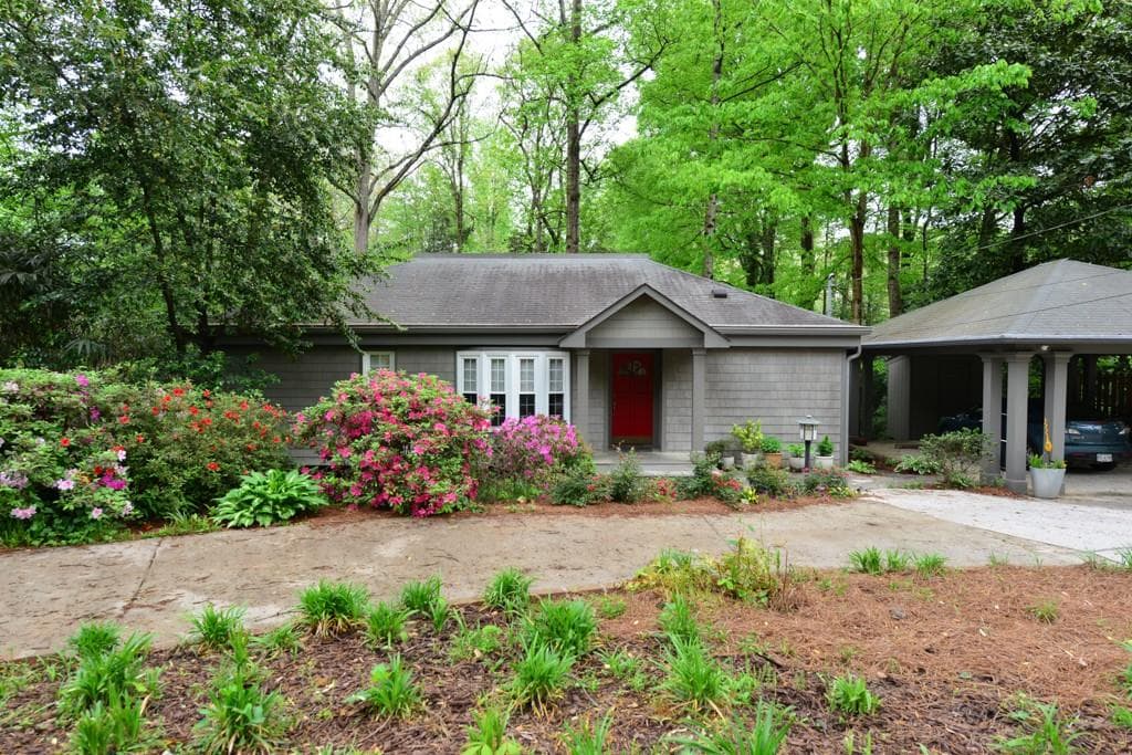 3 bedroom single family residence sold at 1861 Colland Drive, Atlanta, GA 30318