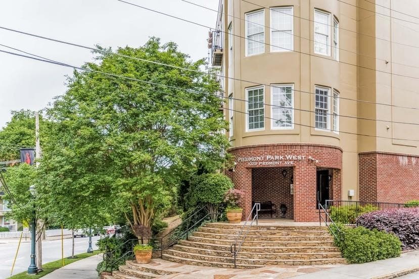 2 bedroom, 1,212 sq ft condominium sold at 1029 Piedmont Avenue 305, Atlanta, GA 30309