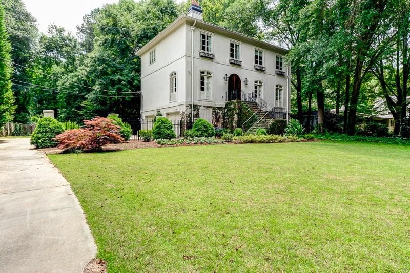 4 bedroom, 3,020 sq ft single family residence sold at 976 Peachtree Battle Circle, Atlanta, GA 30327