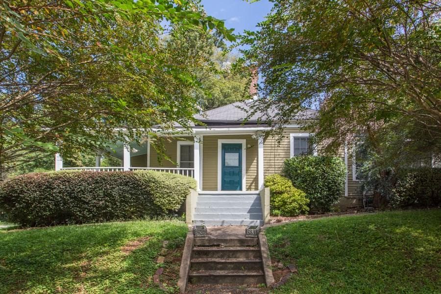 3 bedroom, 2,000 sq ft single family residence sold at 2971 Parrott Avenue, Atlanta, GA 30318
