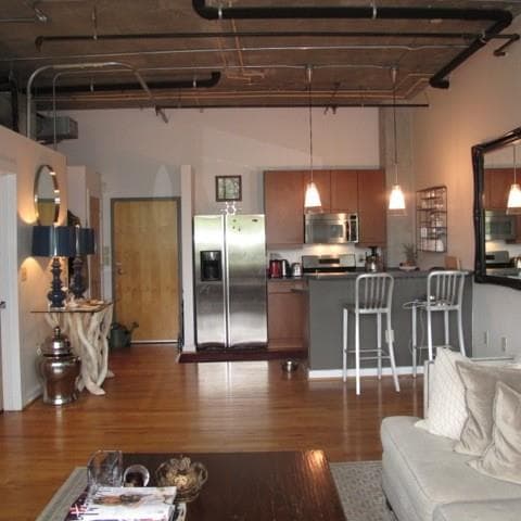 1 bedroom, 873 sq ft condominium sold at 1023 Juniper Street 106, Atlanta, GA 30309