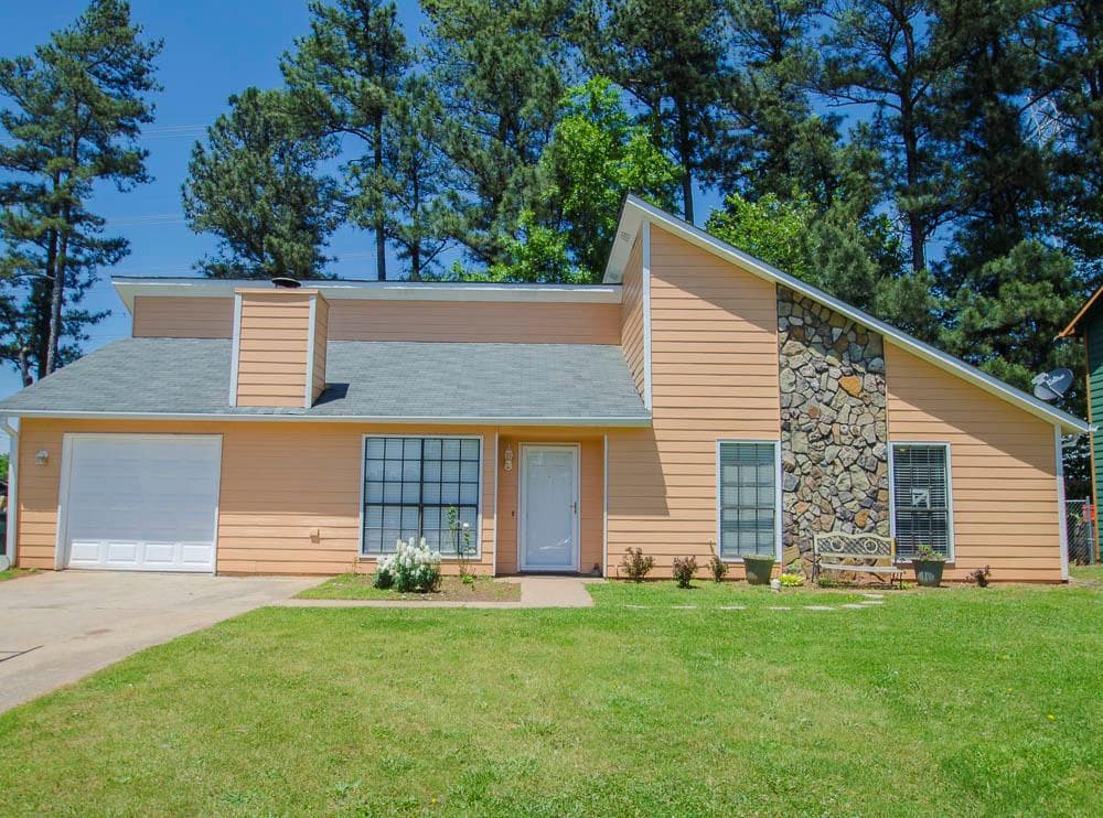 3 bedroom, 1,388 sq ft single family residence sold at 2024 Marshes Glenn Drive, Norcross, GA 30071