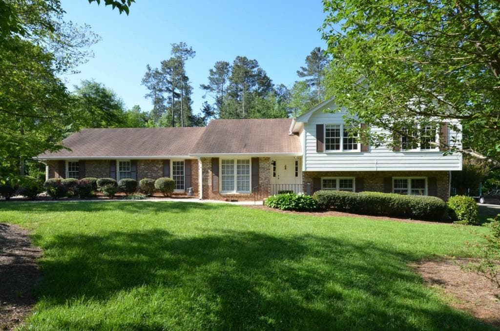 405 Robin Court, Roswell, GA 30076 — most recent listing photo