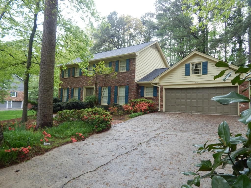 1706 N Springs Drive, Dunwoody, GA 30338 — most recent listing photo
