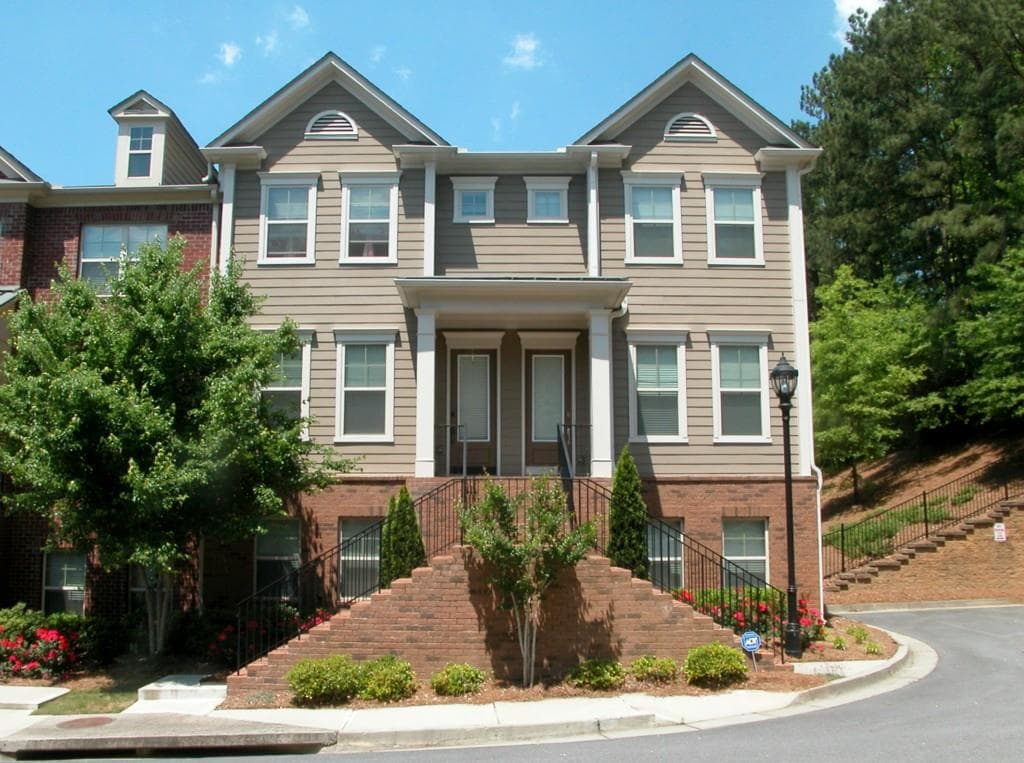 3 bedroom, 2,200 sq ft condominium sold at 2647 Portbury Place 2647, Atlanta, GA 30329
