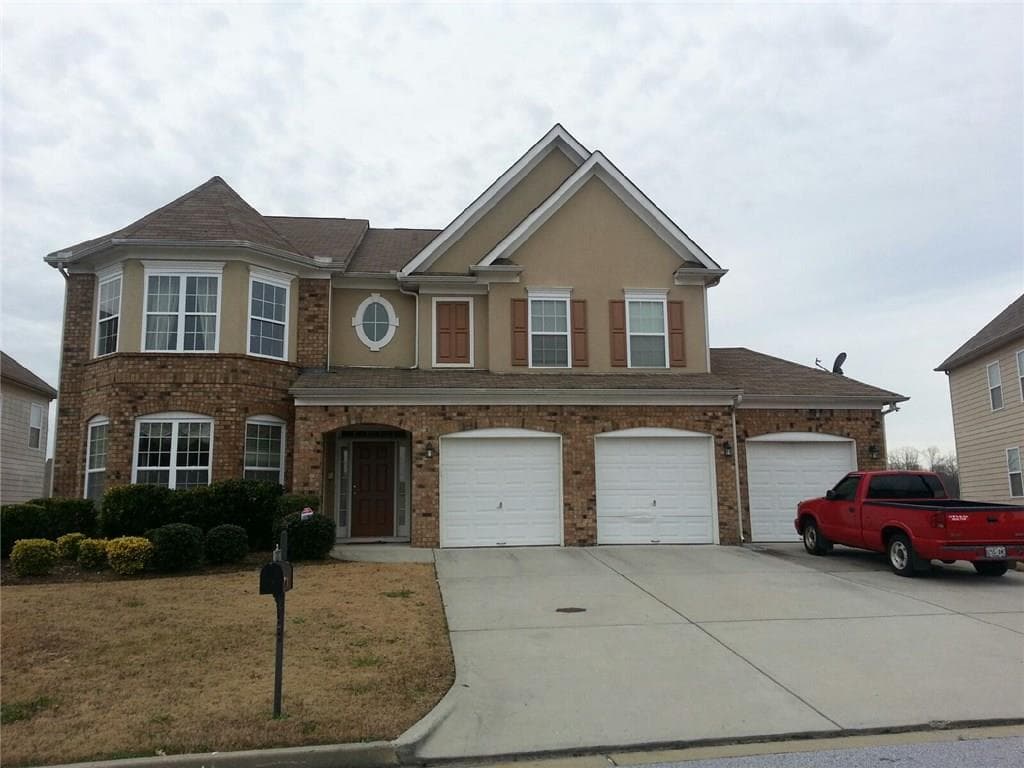 4 bedroom single family residence sold at 210 Perry Lane, Union City, GA 30291
