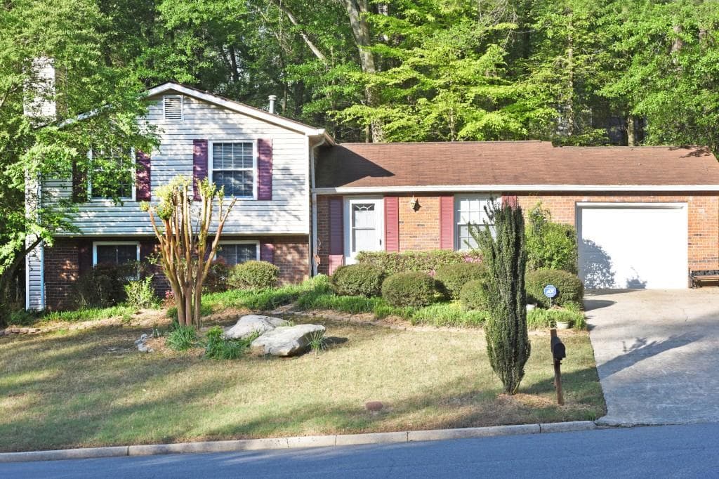 3 bedroom single family residence sold at 375 North Pond Trail, Roswell, GA 30076