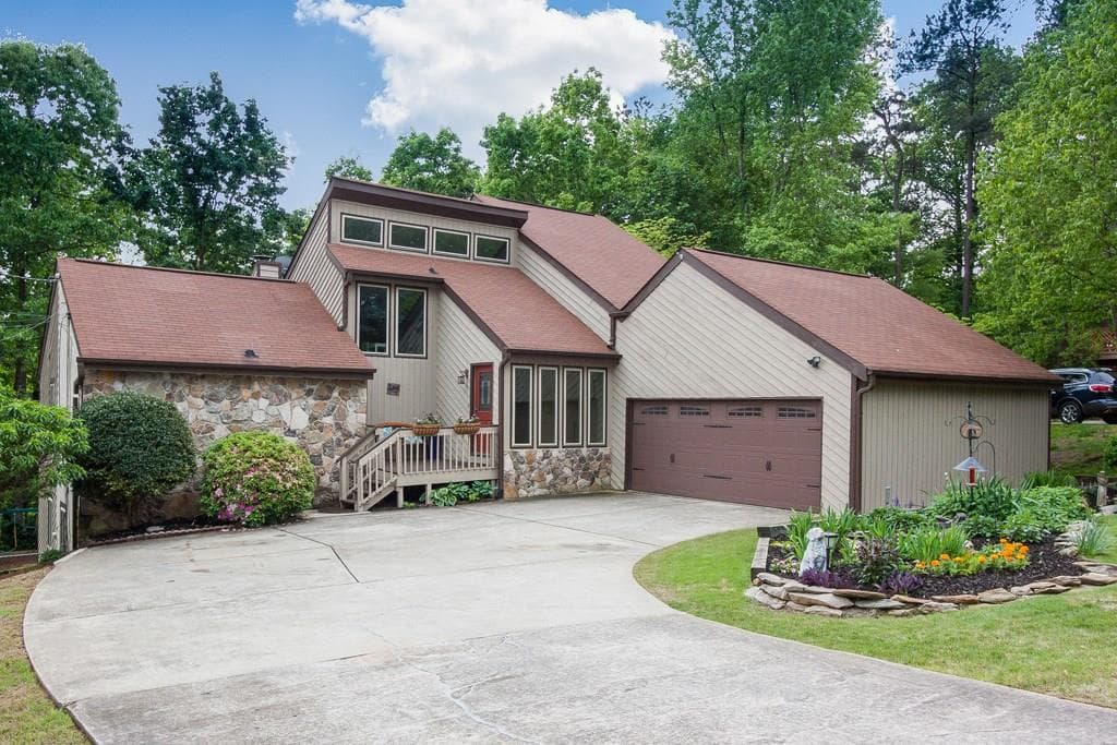 4 bedroom, 2,181 sq ft single family residence sold at 1616 Maple Ridge Drive, Suwanee, GA 30024