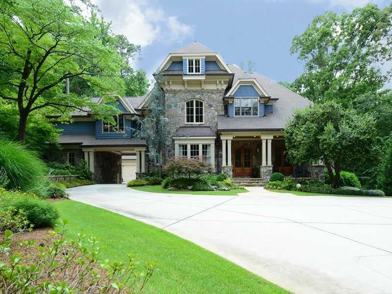 5 bedroom, 6,875 sq ft single family residence sold at 5550 Dupree Drive, Atlanta, GA 30327