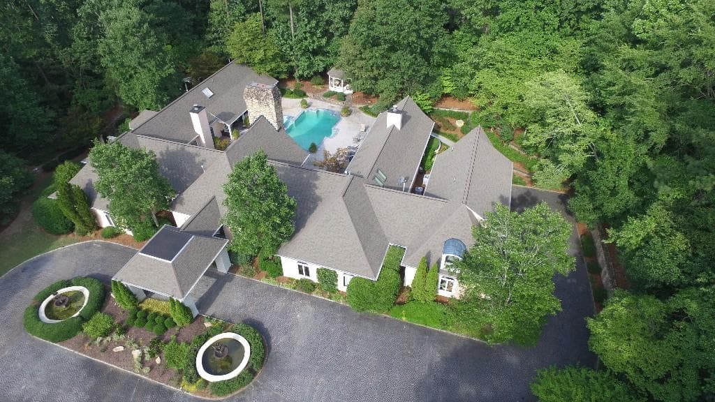 5 bedroom, 8,170 sq ft single family residence sold at 1250 Crest Valley Drive, Atlanta, GA 30327