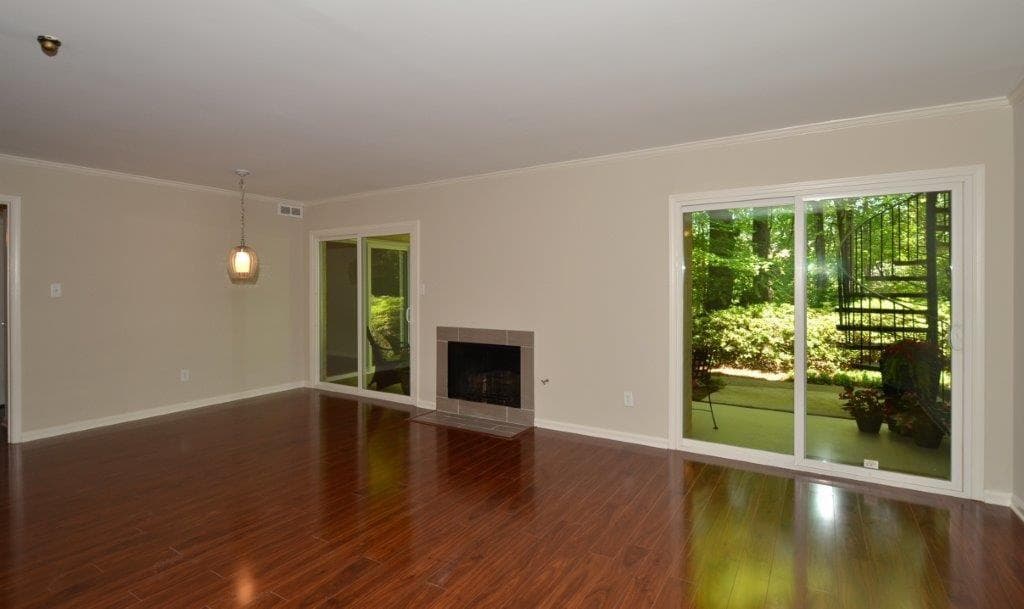 2 bedroom, 1,039 sq ft condominium sold at 5400 Roswell Road L9, Atlanta, GA 30342