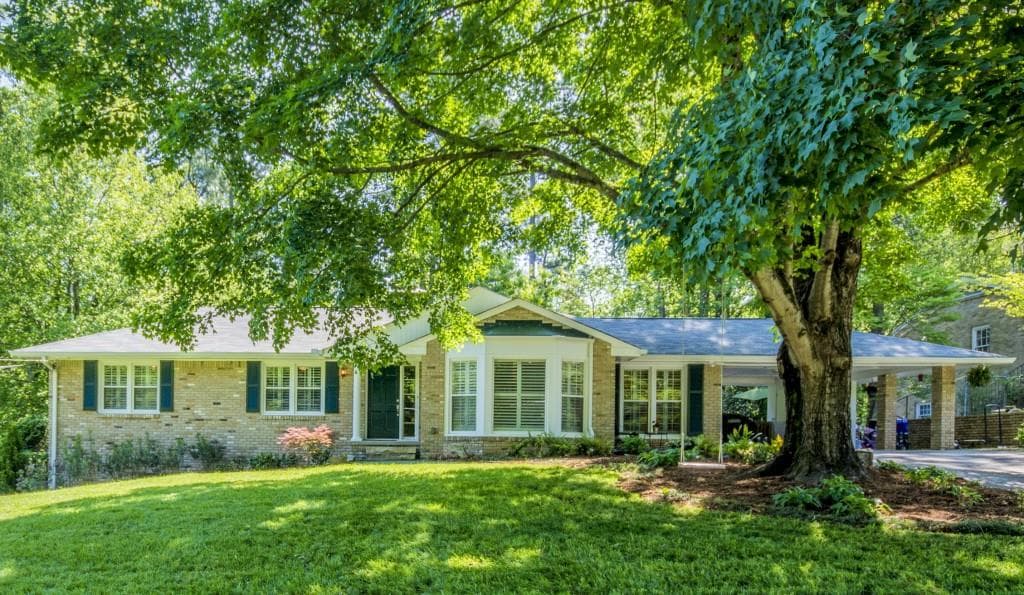 4 bedroom, 2,363 sq ft single family residence sold at 1583 Knob Hill Drive, Atlanta, GA 30329