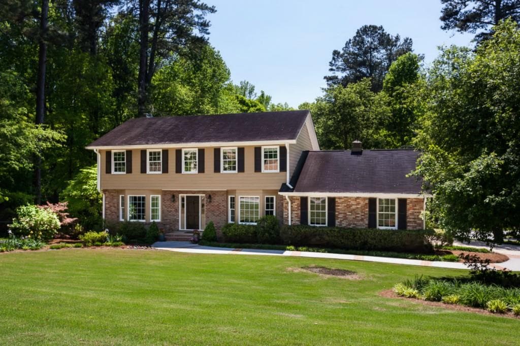 4 bedroom, 3,050 sq ft single family residence sold at 5370 N Peachtree Road, Dunwoody, GA 30338