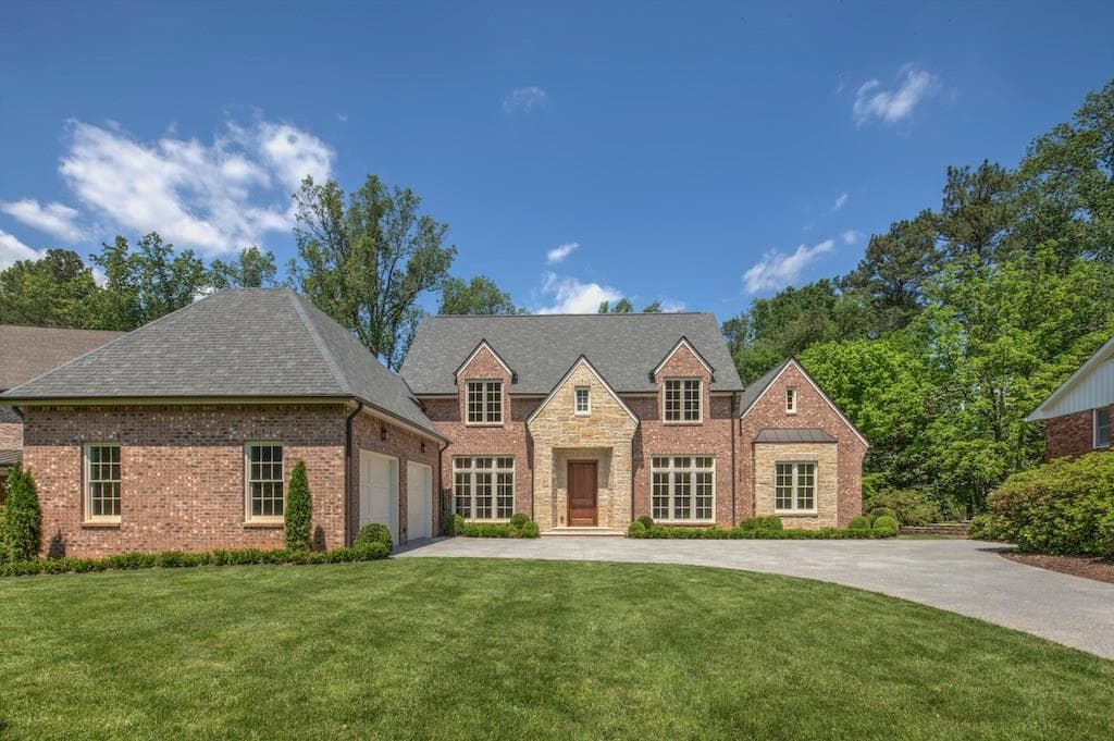 5 bedroom, 5,508 sq ft single family residence sold at 690 E Northway Lane, Atlanta, GA 30342