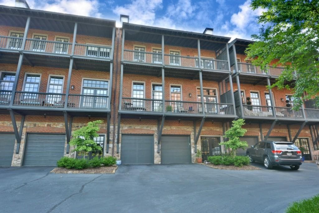 215 Founders Mill Court 215, Roswell, GA 30075 — most recent listing photo