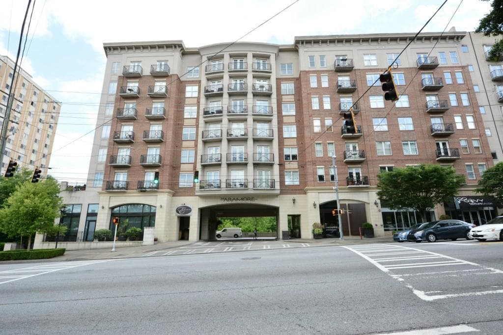 2 bedroom, 1,144 sq ft condominium sold at 2277 Peachtree Road 405, Atlanta, GA 30309