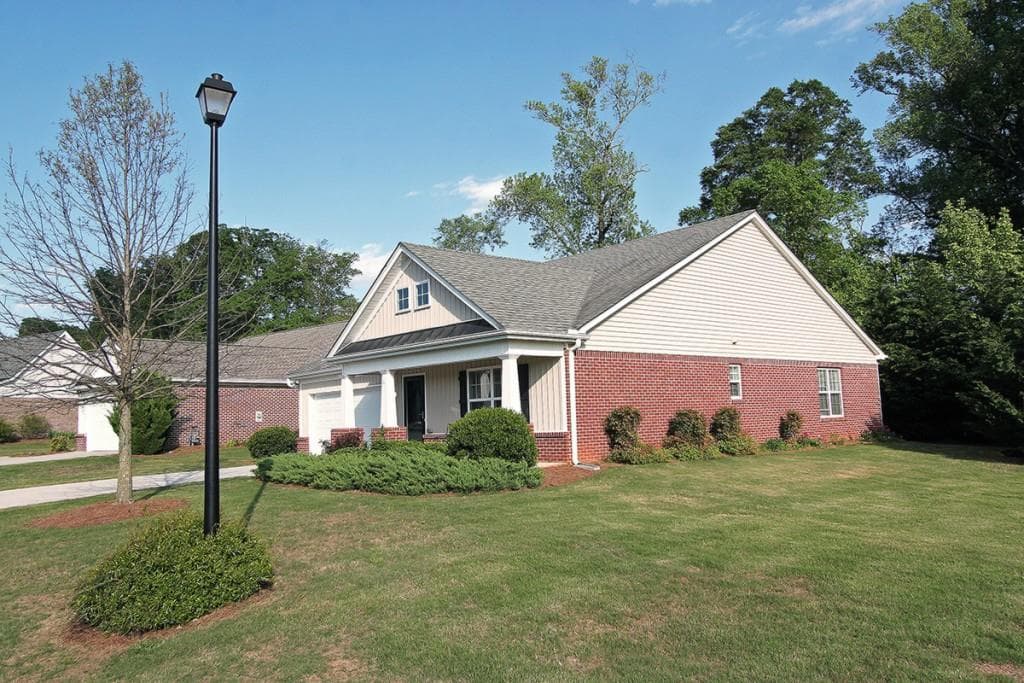 2 bedroom, 1,578 sq ft single family residence sold at 394 Lakeview Bend Circle, Jefferson, GA 30549