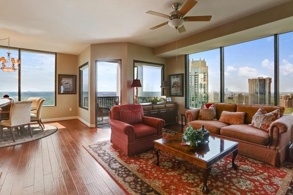 2 bedroom, 1,371 sq ft condominium sold at 2828 Peachtree Road 1901, Atlanta, GA 30305