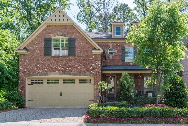 6 bedroom, 3,928 sq ft single family residence sold at 5586 Julian Place, Atlanta, GA 30342
