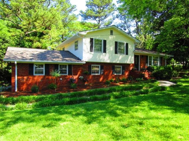 560 Hillandale Circle, Marietta, GA 30064 — most recent listing photo