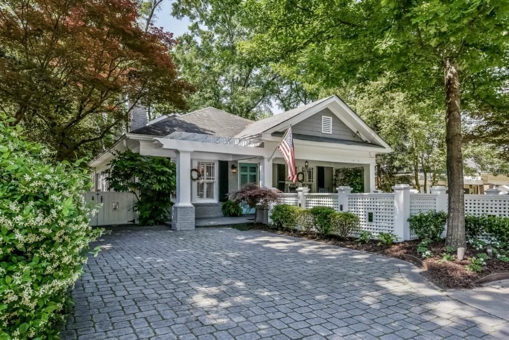 3 bedroom, 1,460 sq ft single family residence sold at 53 Peachtree Hills Avenue, Atlanta, GA 30305