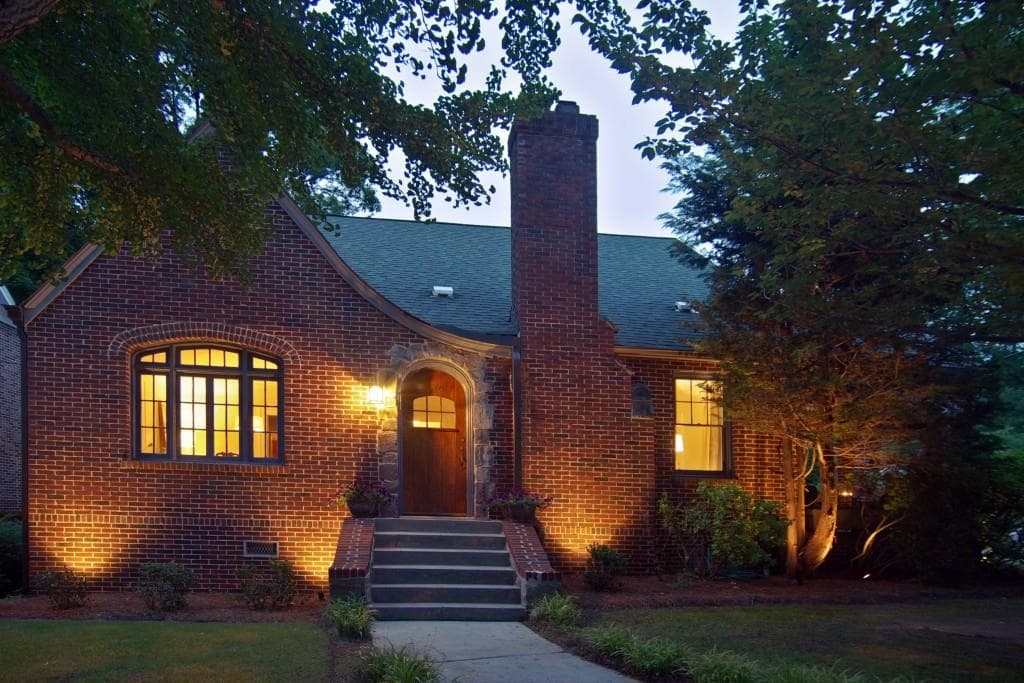 5 bedroom, 3,300 sq ft single family residence sold at 836 Courtenay Drive, Atlanta, GA 30306