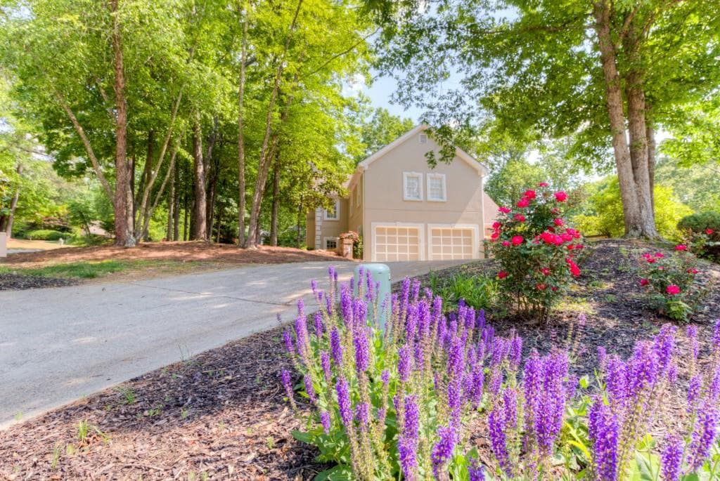 5 bedroom, 4,179 sq ft single family residence sold at 300 Banyon Brook Pointe, Roswell, GA 30076