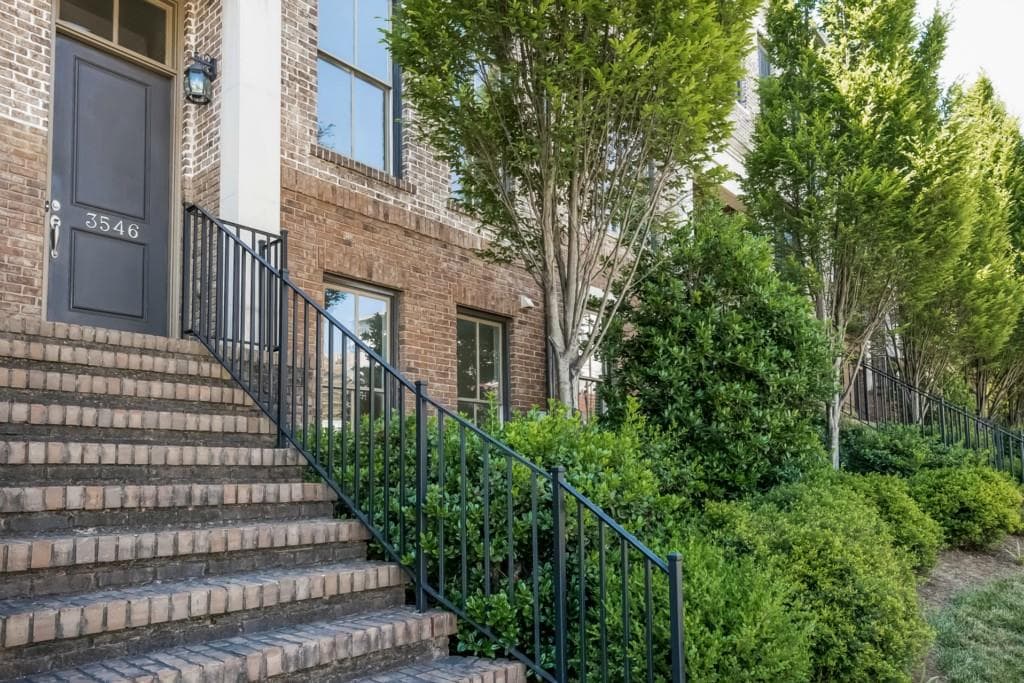 3 bedroom, 1,980 sq ft townhouse sold at 3546 Roswell Road, Atlanta, GA 30305