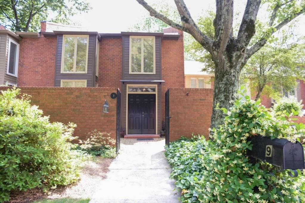3 bedroom, 2,398 sq ft townhouse sold at 9 Willow Glen, Atlanta, GA 30342