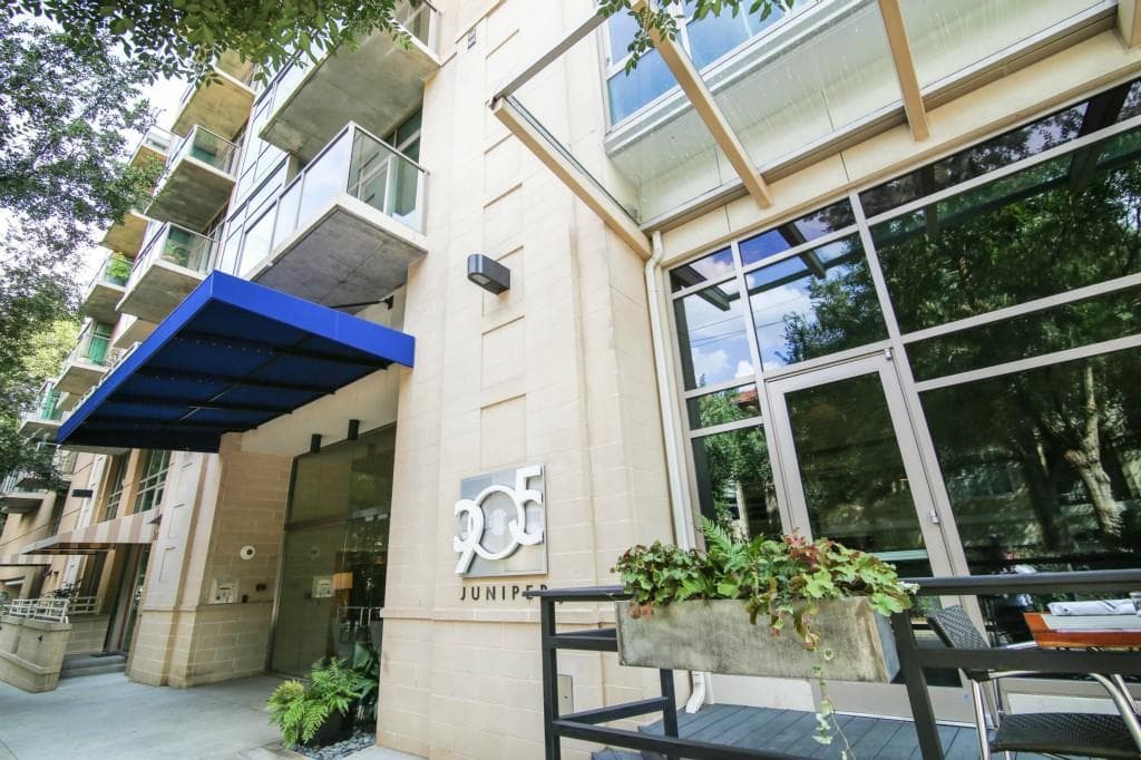 2 bedroom, 1,171 sq ft condominium sold at 905 Juniper Street 802, Atlanta, GA 30309