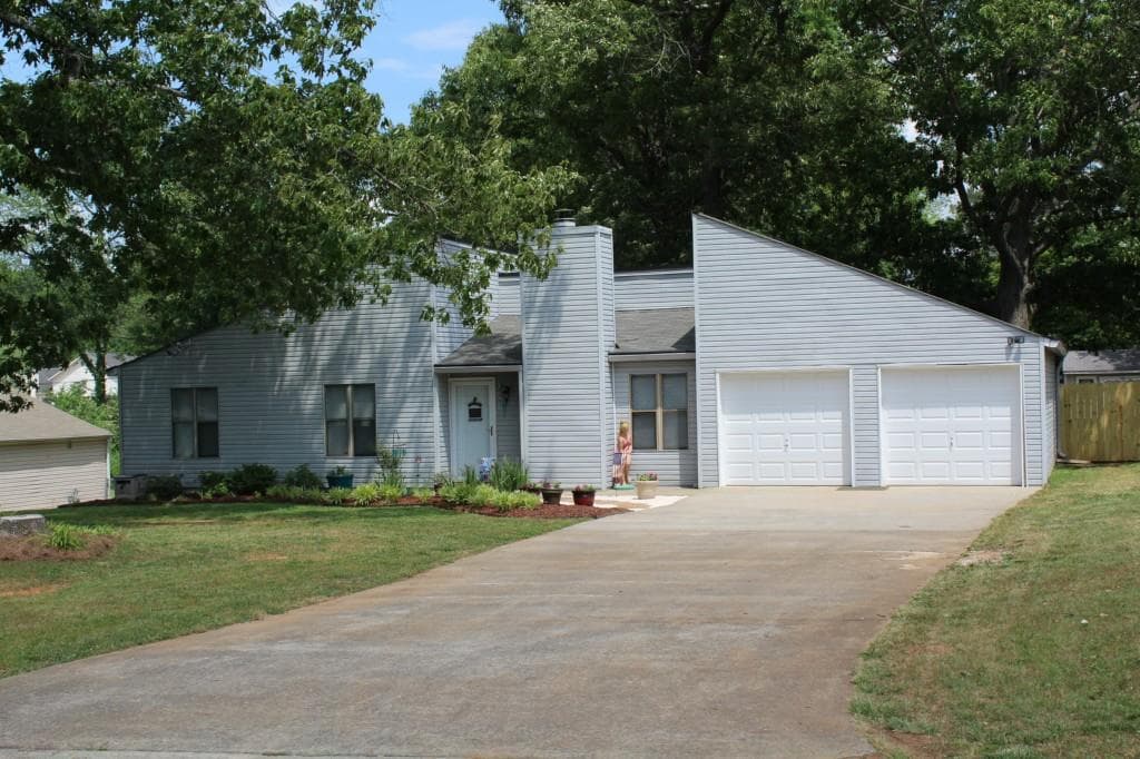 3 bedroom, 1,316 sq ft single family residence sold at 112 Sunnybrook, Woodstock, GA 30188