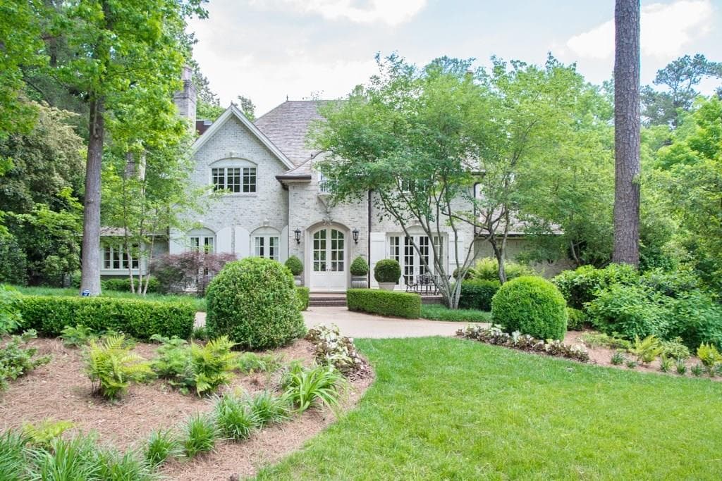 5 bedroom, 5,517 sq ft single family residence sold at 4295 Club Drive, Atlanta, GA 30319