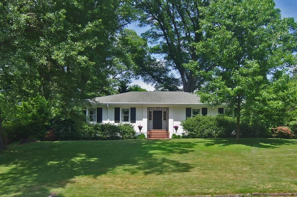 3 bedroom, 2,644 sq ft single family residence sold at 353 Robin Hood Road, Atlanta, GA 30309
