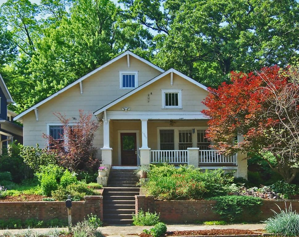3 bedroom, 1,802 sq ft single family residence sold at 1369 Iverson Street, Atlanta, GA 30307