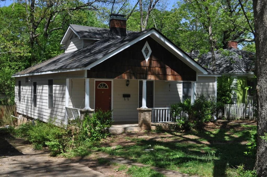 3 bedroom, 1,674 sq ft single family residence sold at 1801 Evans Drive, Atlanta, GA 30310