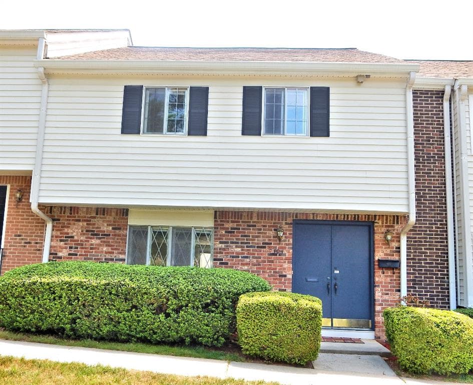 7304 Cardigan Circle, Sandy Springs, GA 30328 — most recent listing photo