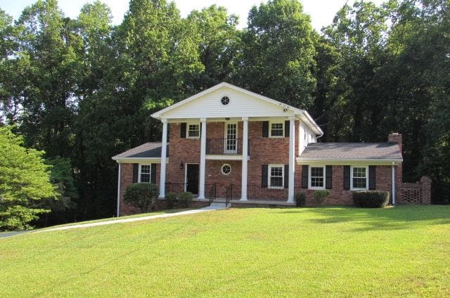 4 bedroom, 2,436 sq ft single family residence sold at 1606 Bishop Hollow Run, Dunwoody, GA 30338