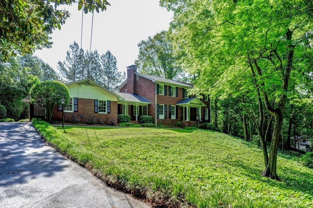 4 bedroom, 2,584 sq ft single family residence sold at 4243 Mcclatchey Circle, Atlanta, GA 30342