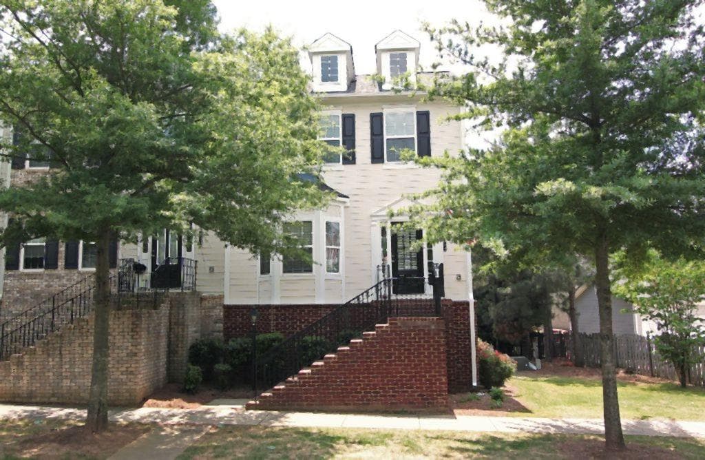 3 bedroom, 1,624 sq ft townhouse sold at 3774 Lake Point Boulevard, Suwanee, GA 30024