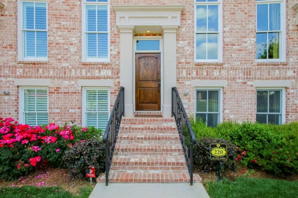 3 bedroom, 2,600 sq ft townhouse sold at 220 Inman Lane, Atlanta, GA 30307