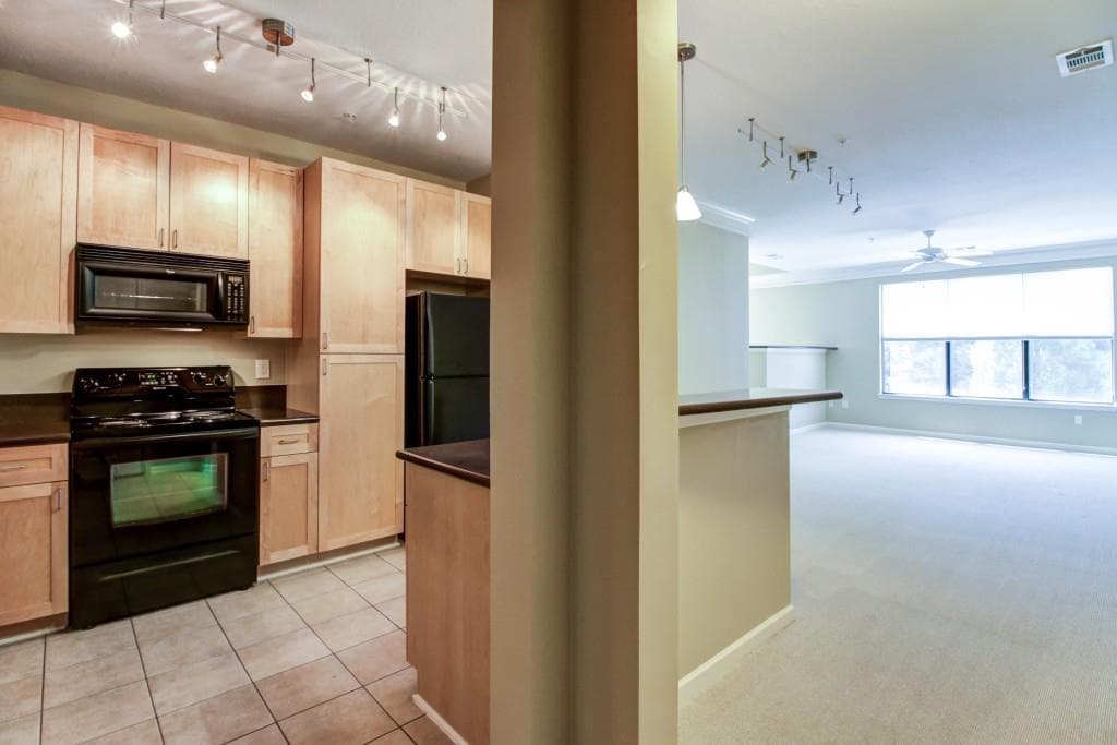 1 bedroom, 980 sq ft condominium sold at 400 17th Street 2131, Atlanta, GA 30363