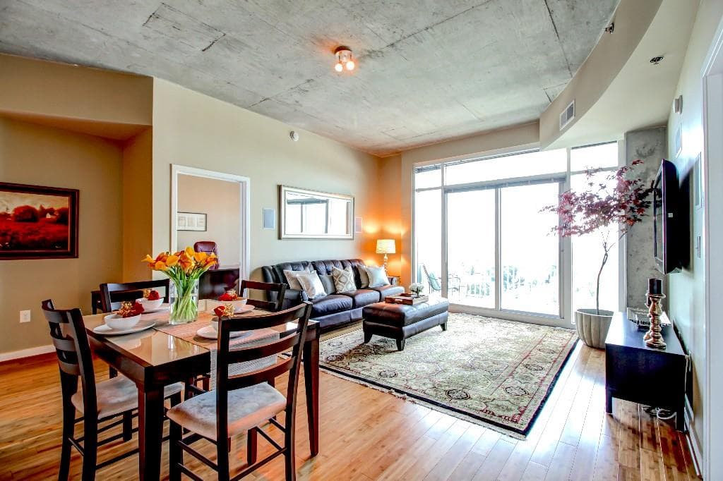 2 bedroom, 1,233 sq ft condominium sold at 250 Pharr Road 1013, Atlanta, GA 30305