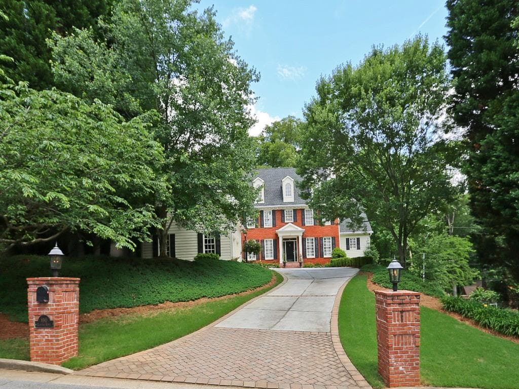 6 bedroom, 3,613 sq ft single family residence sold at 890 Carlton Ridge, Atlanta, GA 30342