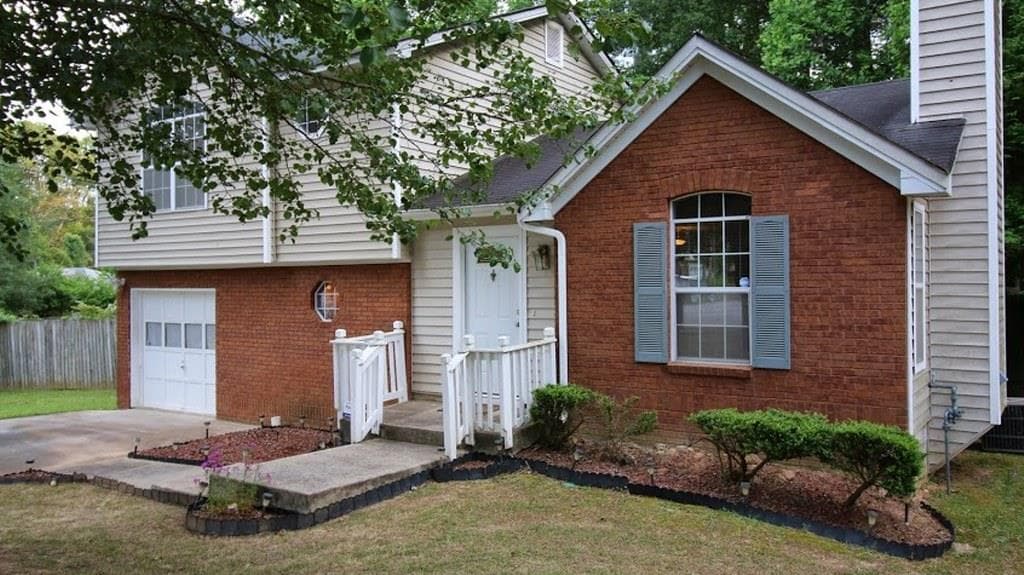 2 bedroom, 1,184 sq ft single family residence sold at 2678 Ivydale Court, Atlanta, GA 30311