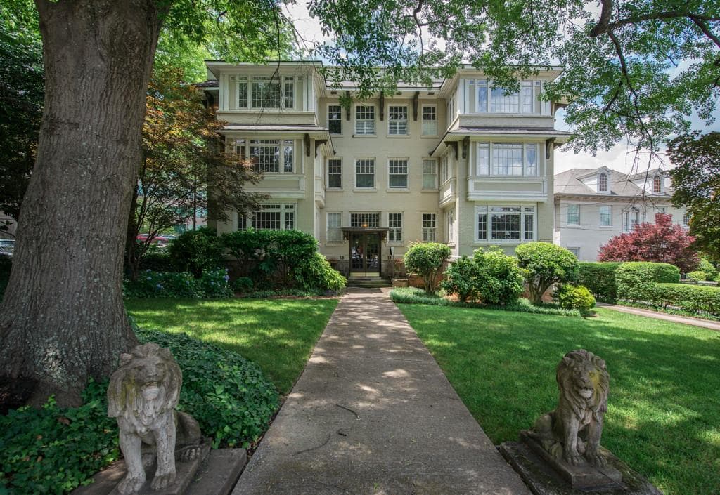 1 bedroom, 850 sq ft condominium sold at 18 Peachtree Circle 6, Atlanta, GA 30309