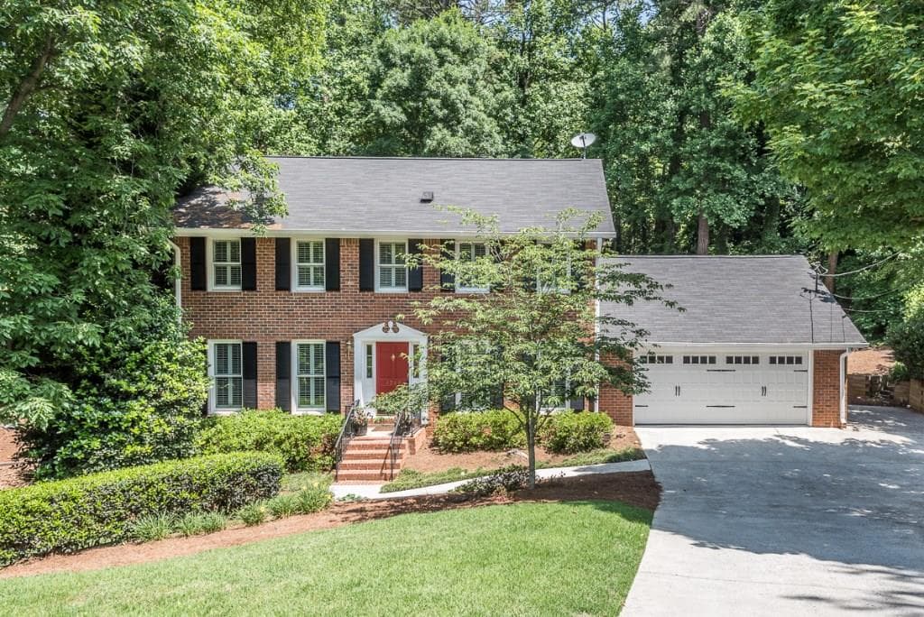 4 bedroom, 2,180 sq ft single family residence sold at 4260 Glengary Court, Atlanta, GA 30342