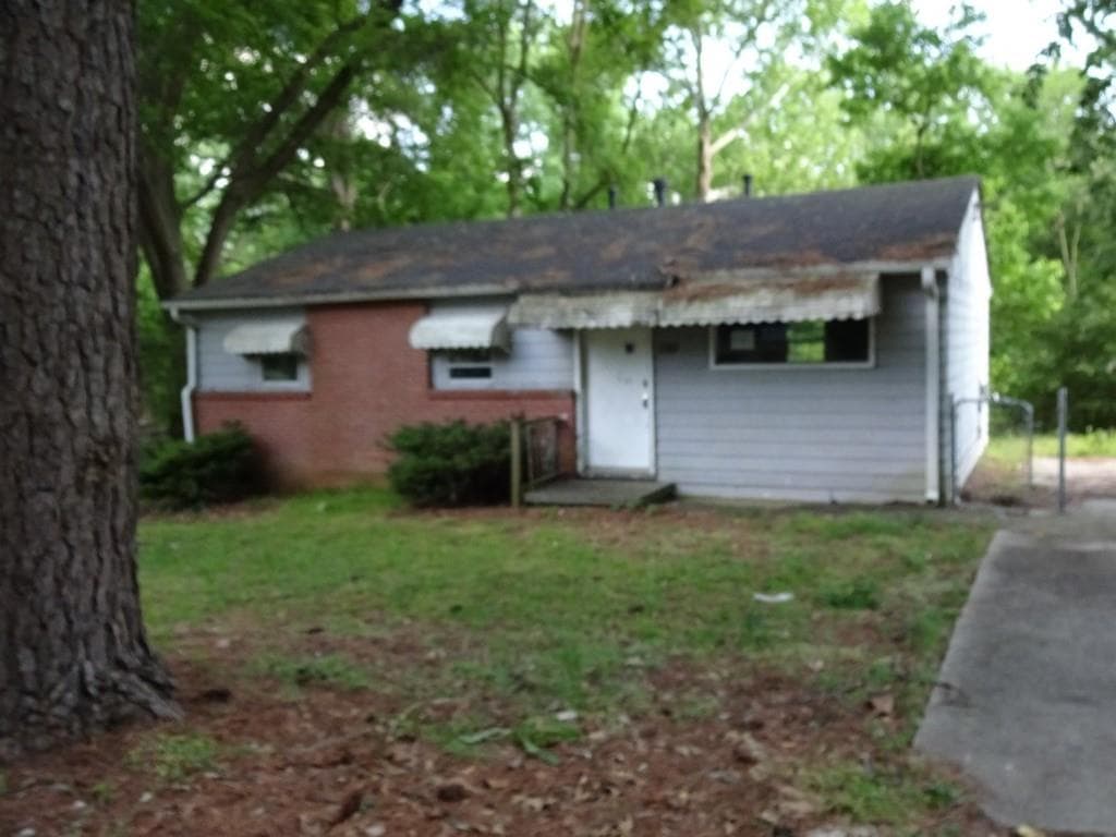2390 Clarissa Drive, Atlanta, GA 30318 — most recent listing photo