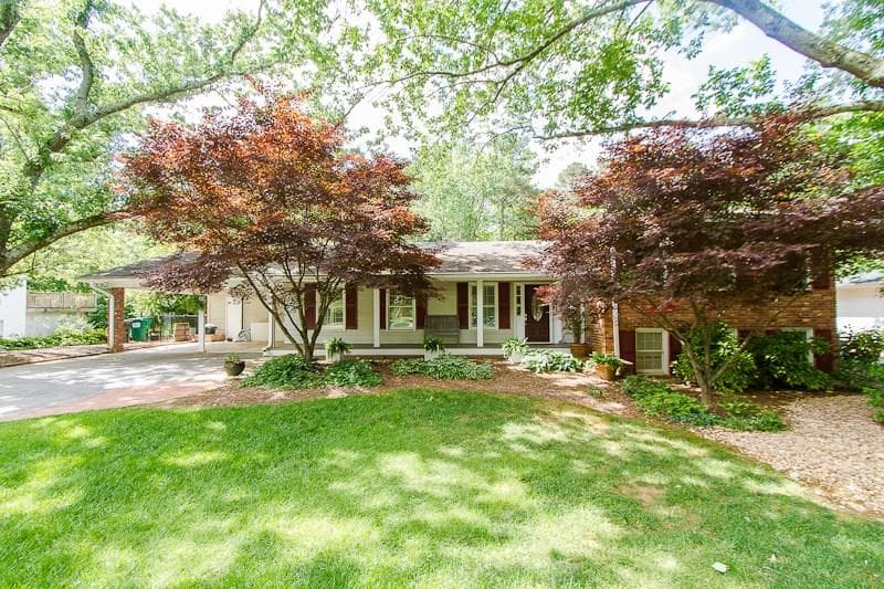 4 bedroom, 1,932 sq ft single family residence sold at 775 E Powderhorn Road, Atlanta, GA 30342