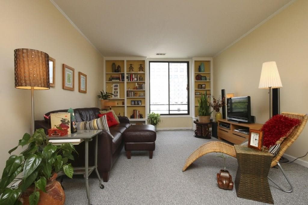 2 bedroom, 999 sq ft condominium sold at 1421 Peachtree Street 411, Atlanta, GA 30309